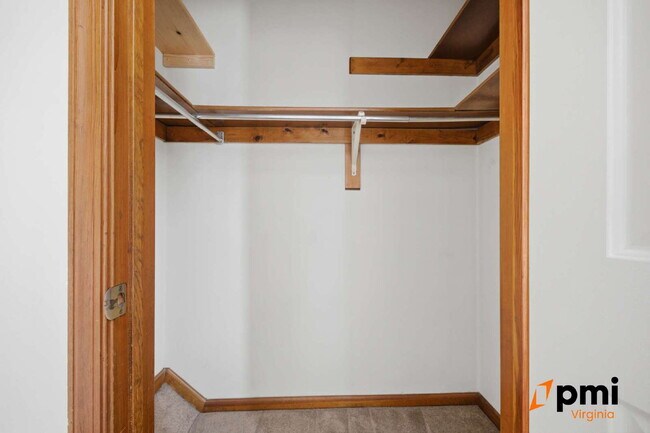Building Photo - UPDATED 3 BEDROOM 2.5 BATH, FENCED YARD PETS ALLOWED