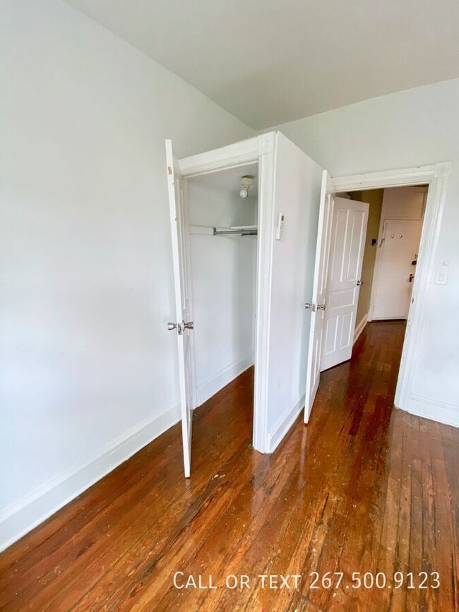 Building Photo - Lovely Junior 1BR / 1BA Apartment Availabl...