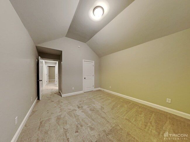 Building Photo - 302 Bronze Dr