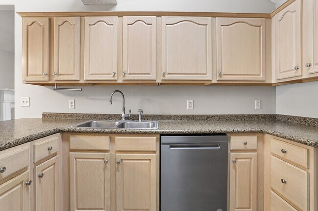 Building Photo - 204 Birch Dr