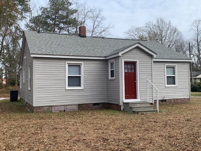 Building Photo - 2 Bedroom 1 Bathroom Home