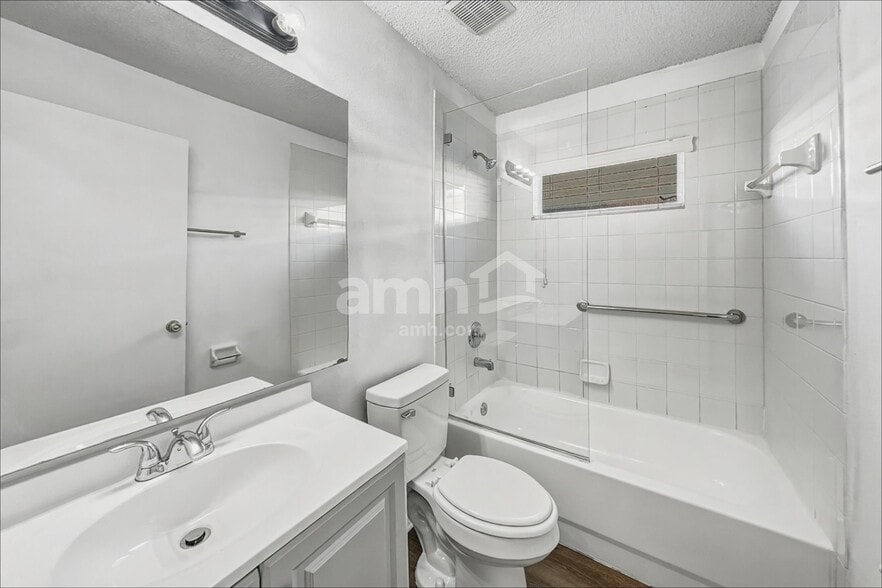 Building Photo - 11806 Brenford Crest Dr