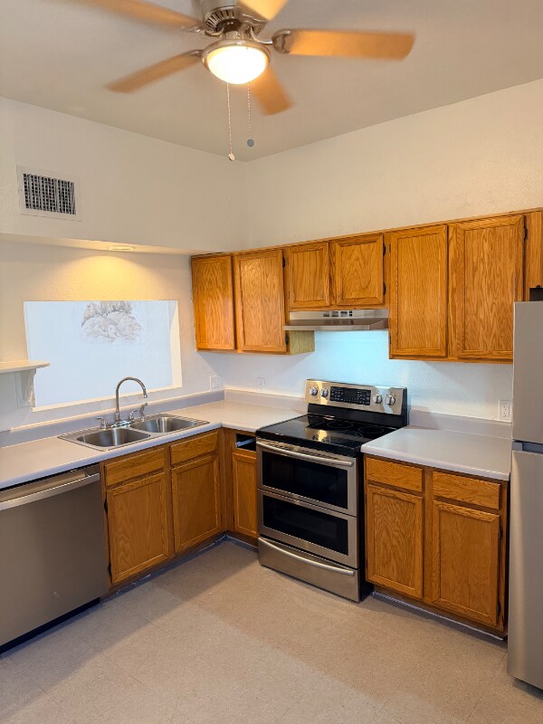 Building Photo - 3409 N Fontana Ave