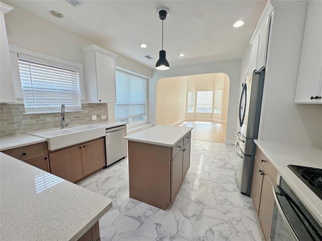 Building Photo - 8339 Davis Dr