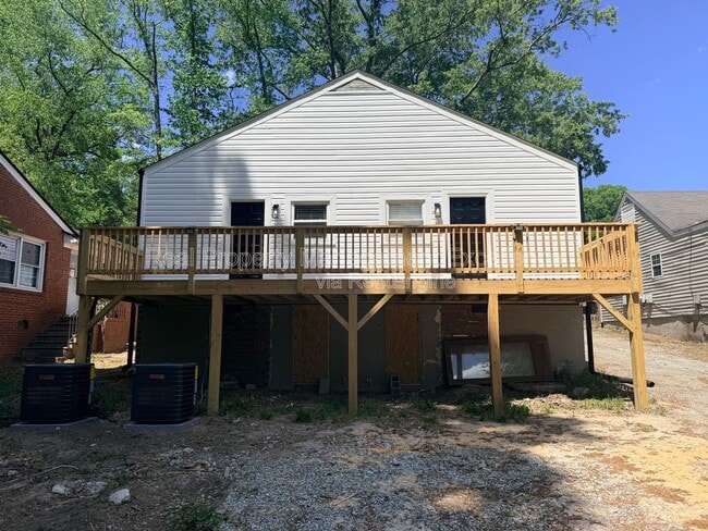 Building Photo - 114 E Club Blvd