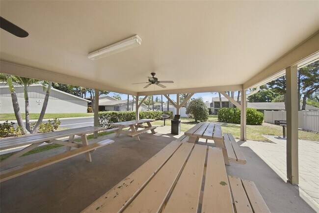 Building Photo - 2131 Ridge Rd S