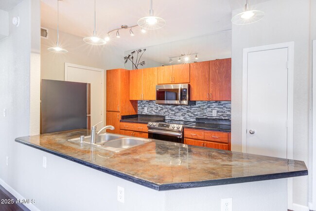Building Photo - 5302 E Van Buren St