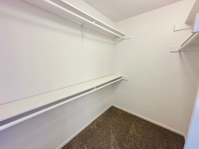 Building Photo - 152 RIDGE