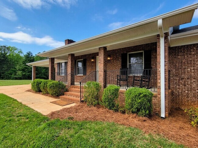 Building Photo - 2891 Farrs Bridge Rd