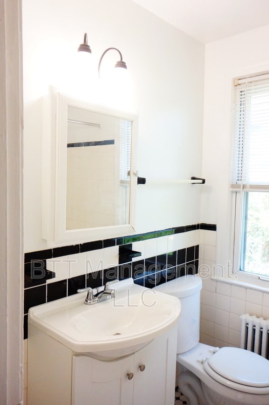 Building Photo - 8400 Greenwood Ave