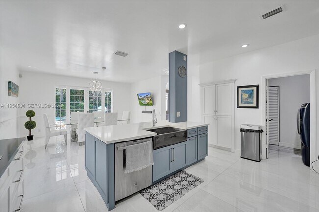 Building Photo - 1367 Camellia Cir