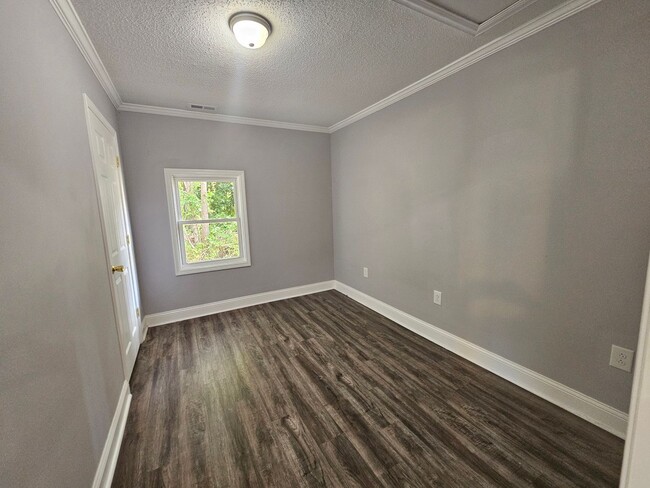Building Photo - NEW LISTING!!!!!