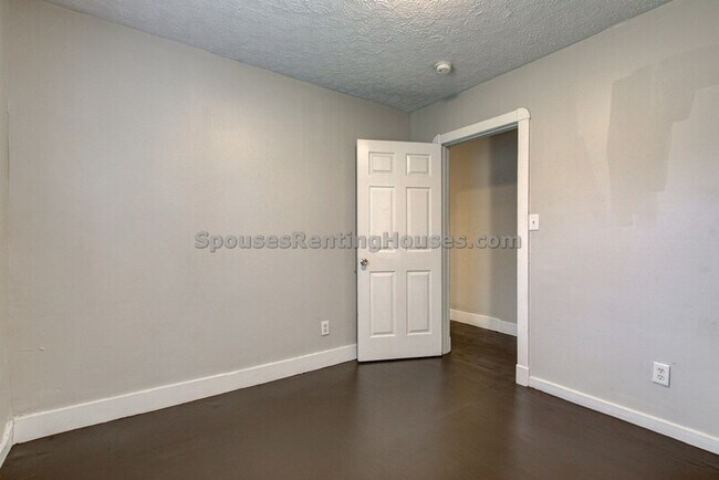 Building Photo - 510 N Beville Ave