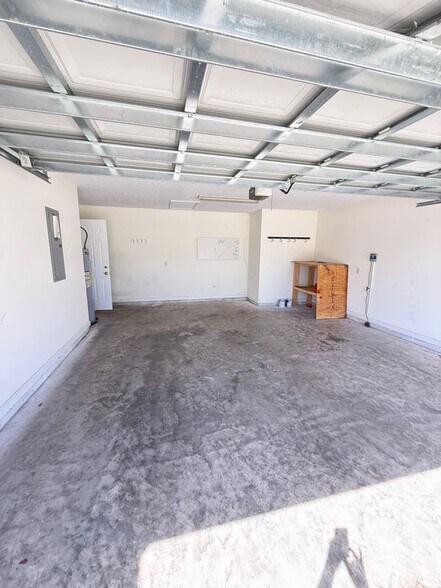 Building Photo - 1111 SW Yorktown Glen