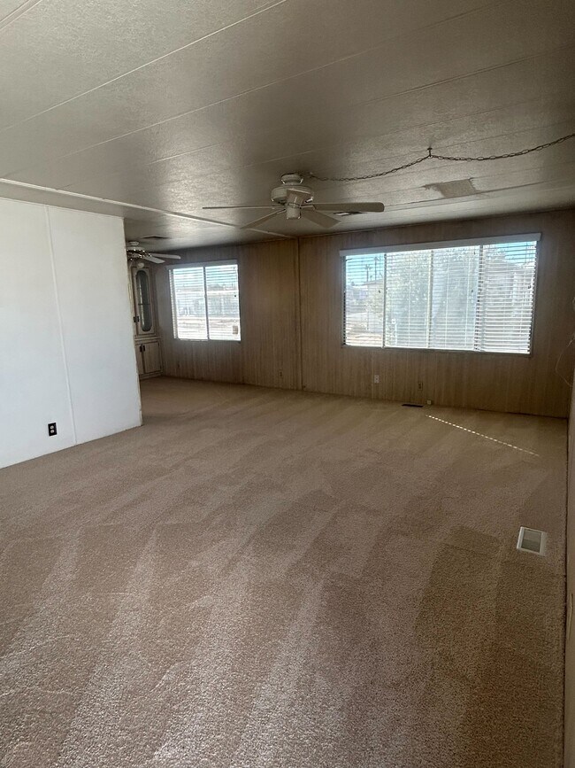 Building Photo - 3601 E Wyoming Ave