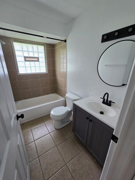 Building Photo - 665 Cherry Hill Dr