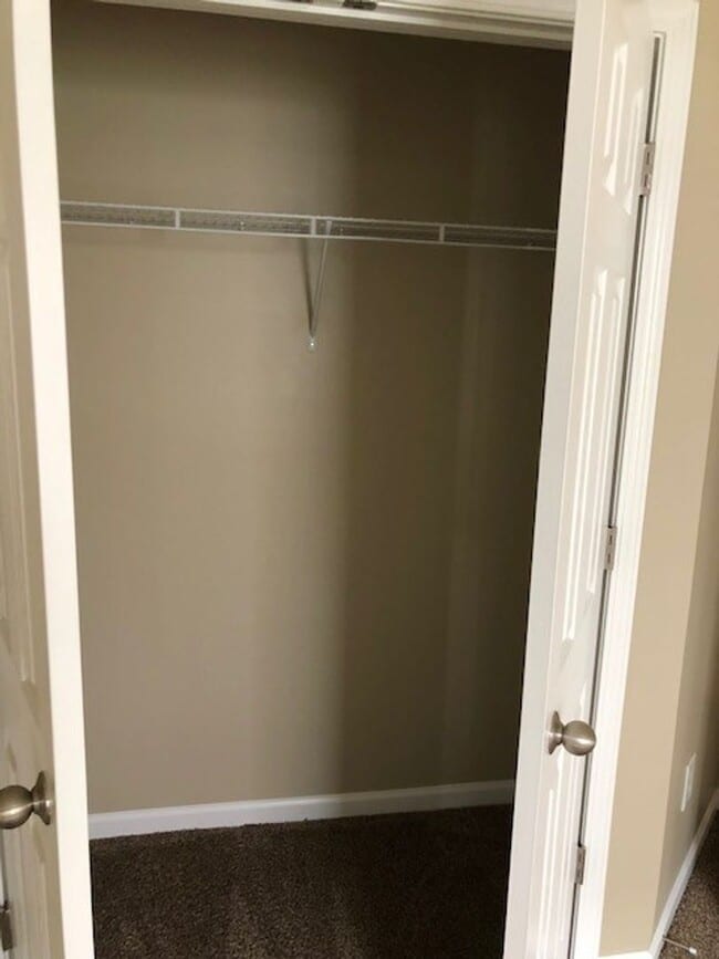 Building Photo - Brentwood Townhome For Lease