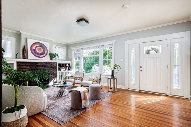 Building Photo - $0 DEPOSIT OPTION! TRADITIONAL BRICK HOME – 4 BED / 2 BATH IN WASH PARK