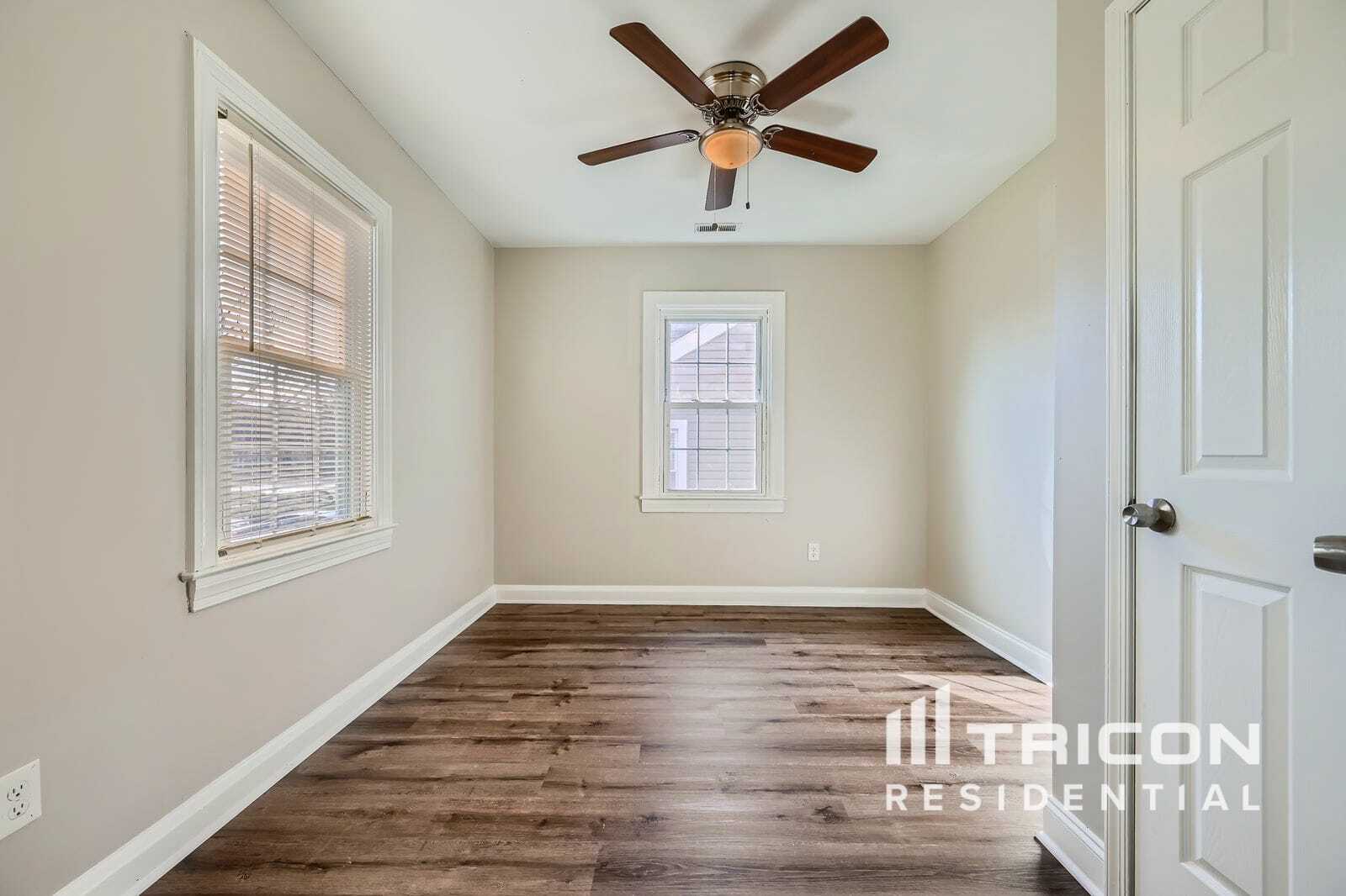 Building Photo - 7404 Park Dr