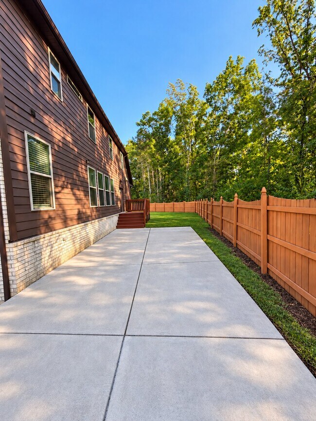 Building Photo - 1624 Lampwick Ct