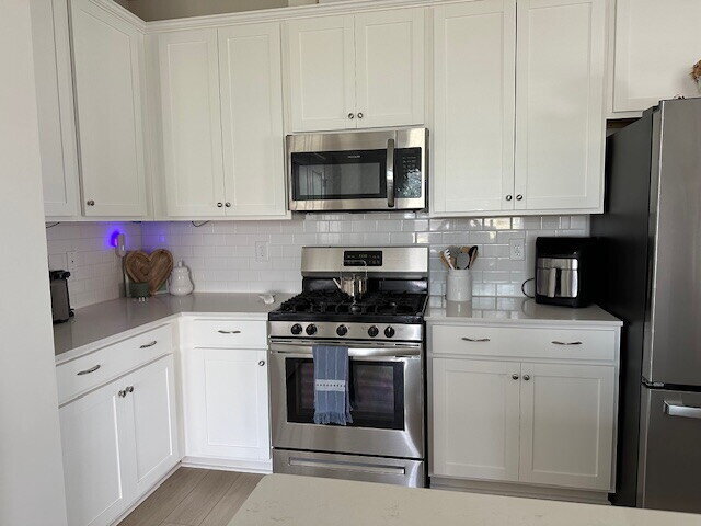 Building Photo - Beautiful 3 bedroom townhome with backyard space in Pendleton