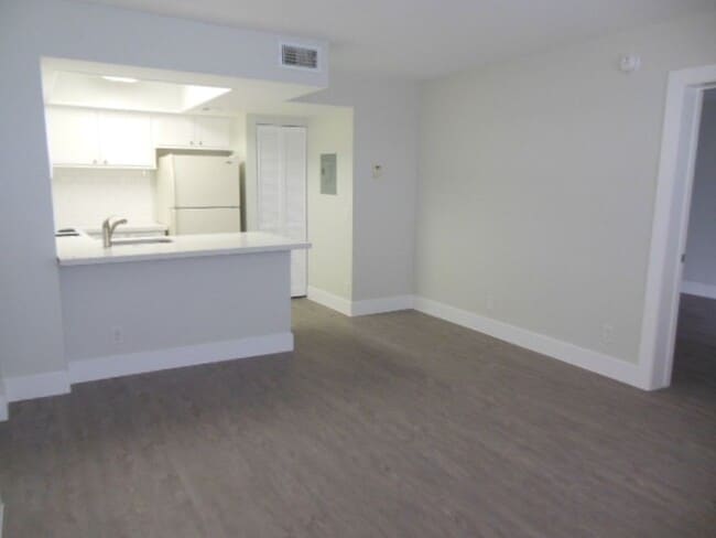 Building Photo - Move-In Ready Rental near Tanger Outlets!