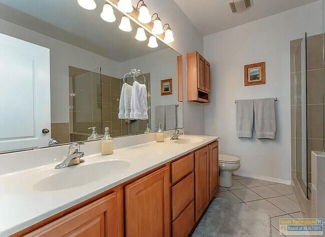 Building Photo - 39 Torrey Pines Dr