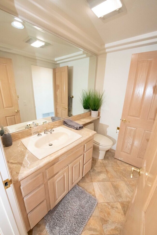 Building Photo - Amazing La Jolla North PB home with panoramic views of the ocean, bay and downtown