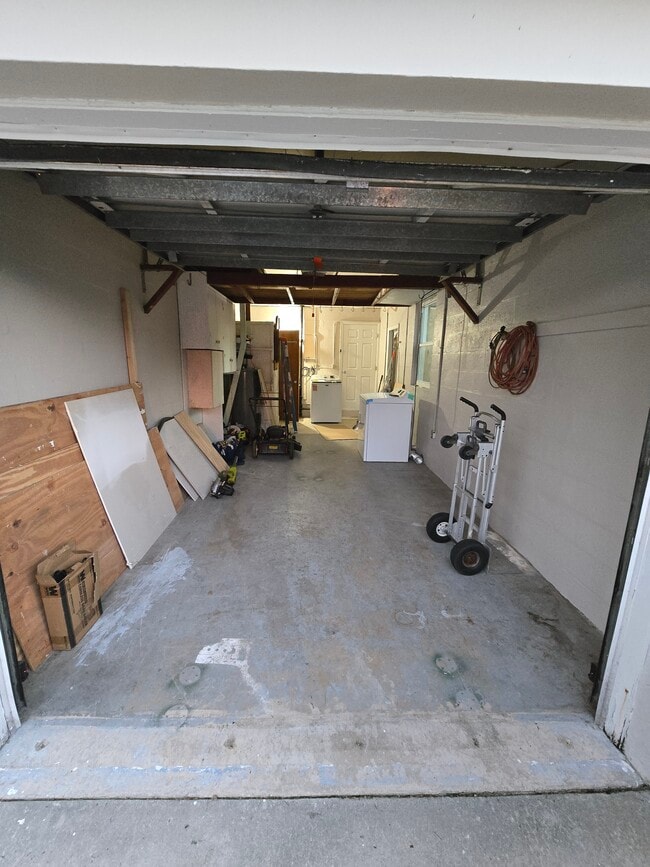 Building Photo - 336 Greenbriar Dr