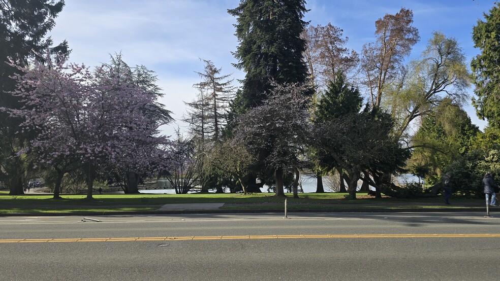 Building Photo - 7440 E Green Lake Dr N