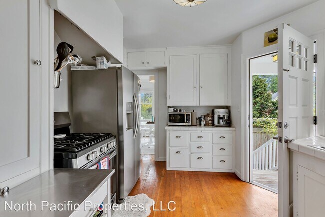 Building Photo - 3 br, 2 bath House - 928 N 90th Street