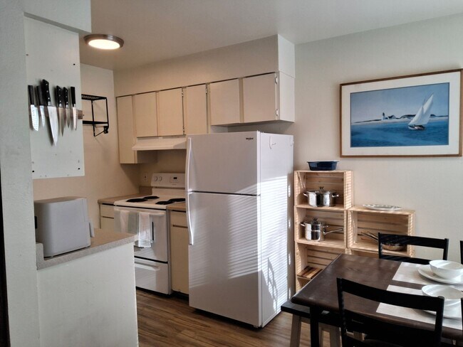 Building Photo - Midtown Furnished 1 Bedroom
