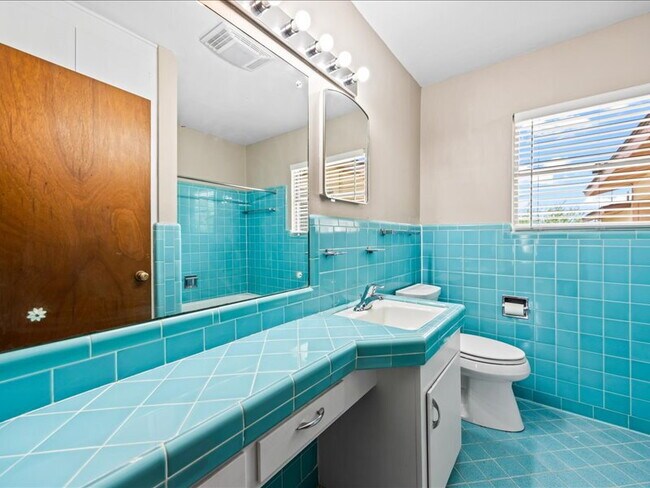 Building Photo - Charming 3-Bedroom Home with Spacious Livi...
