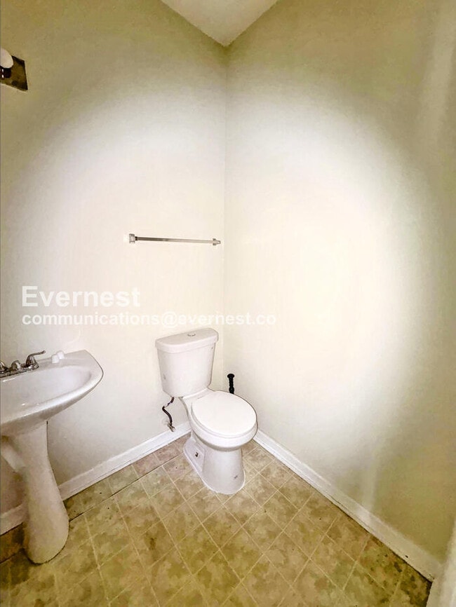 Building Photo - 7688 Creekside Ln