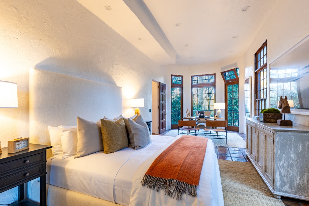 Very large bedroom - 2942 Passmore Dr