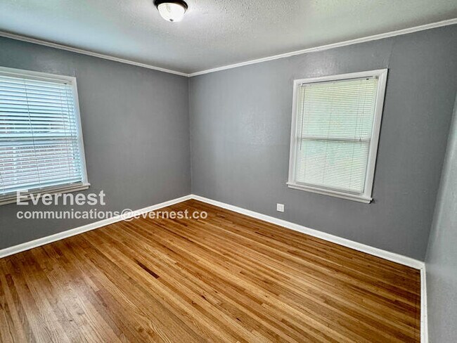 Building Photo - Lovely 3-Bedroom Home with Modern Amenitie...