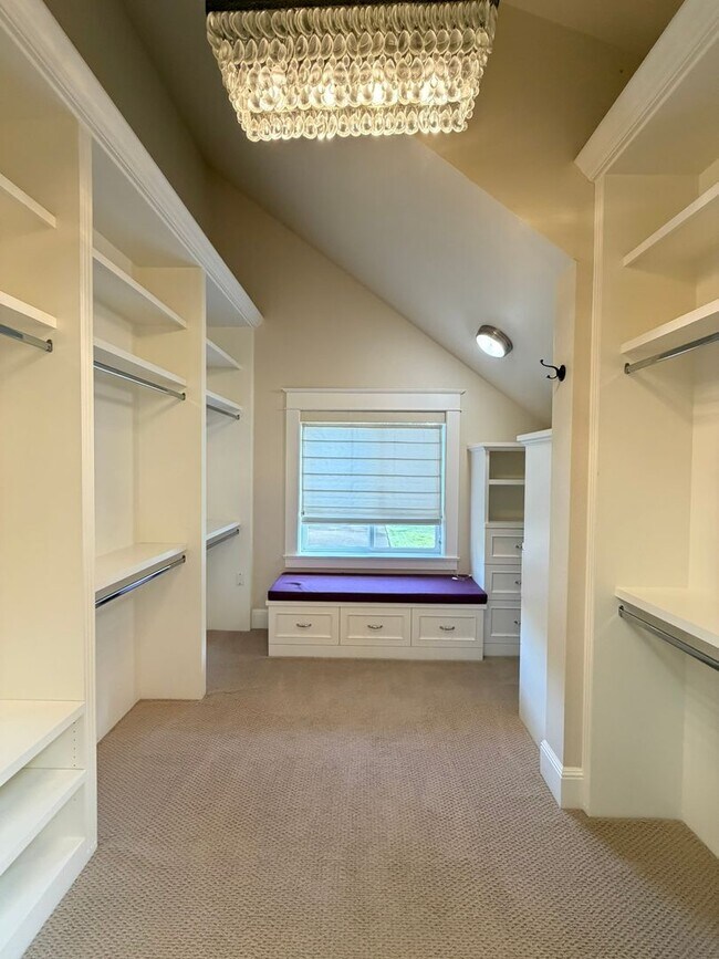 Building Photo - Gorgeous Custom Home In the Uplands Neighborhood. 4bd plus office. 2944sf.