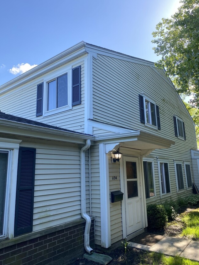 Primary Photo - 1194 Cove Dr