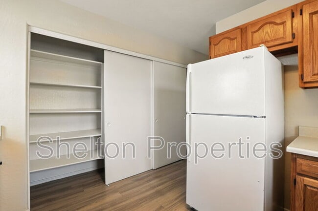 Building Photo - 345 N 15th St