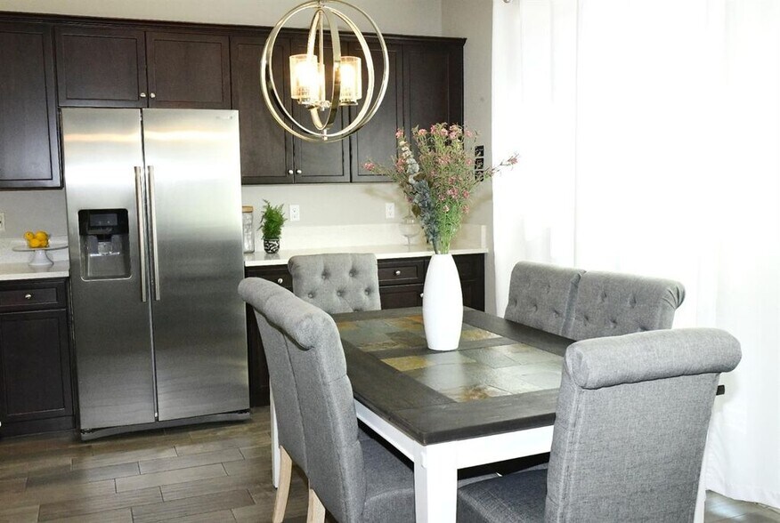 Building Photo - 2580 N McArthur Ave