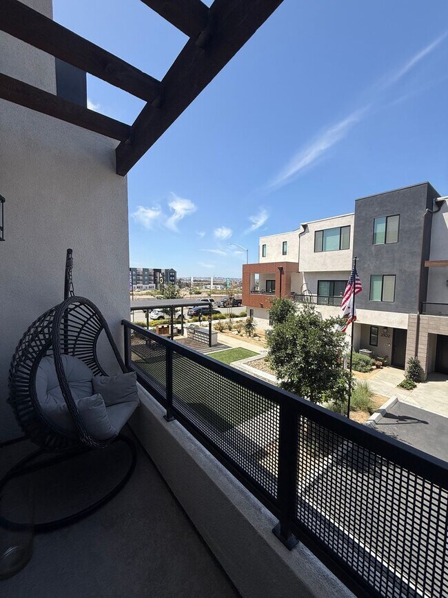 Building Photo - New Construction Town Home