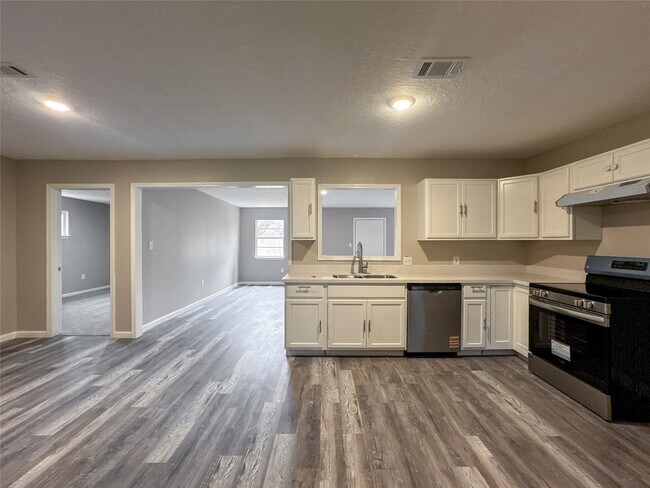 Building Photo - 7710 Claiborne St
