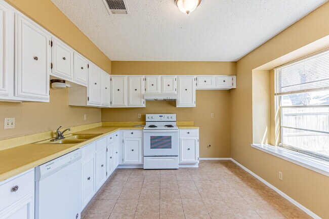 Building Photo - 4414 Valleybrook