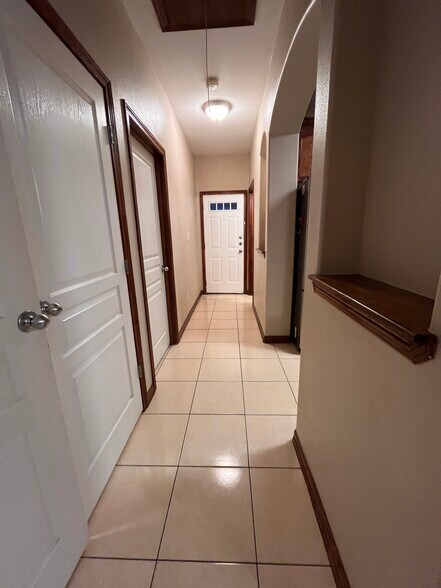 Hallway - 3043 Scotland Dr