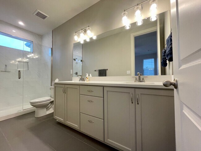 Building Photo - Hillsboro 3 Bed 2.5 Bath Townhome in Reeds Crossing ~ Includes A/C, 2 Car Garage w/ Level 2 Charg...