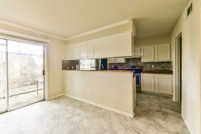 Building Photo - 5917 Fairdale Ln