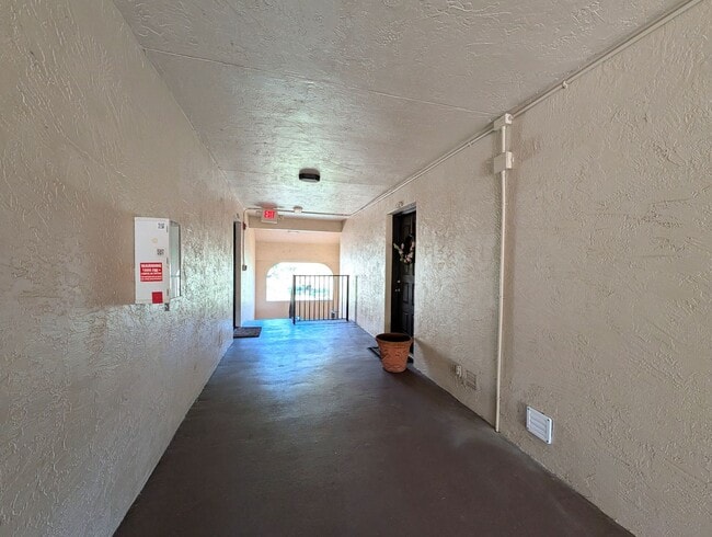 Building Photo - Charming 1 Bedroom / 1 Bathroom Condo – Pompano Beach