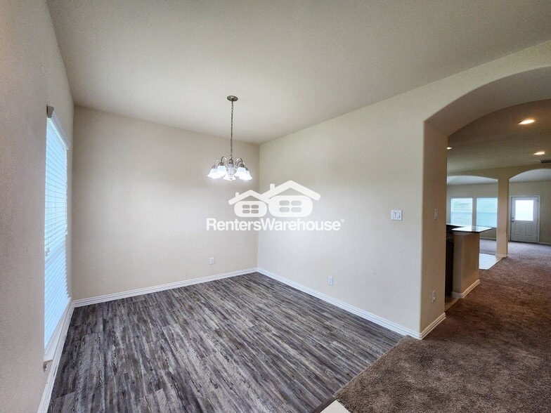 Building Photo - 2119 Del Mar Dr