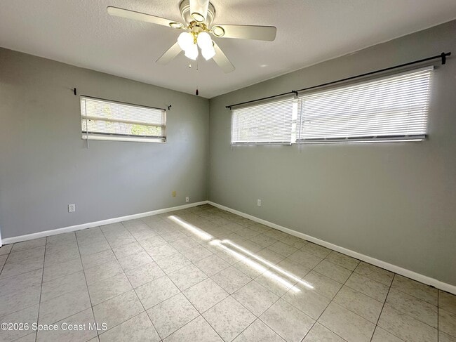 Building Photo - 1082 Madrid Rd