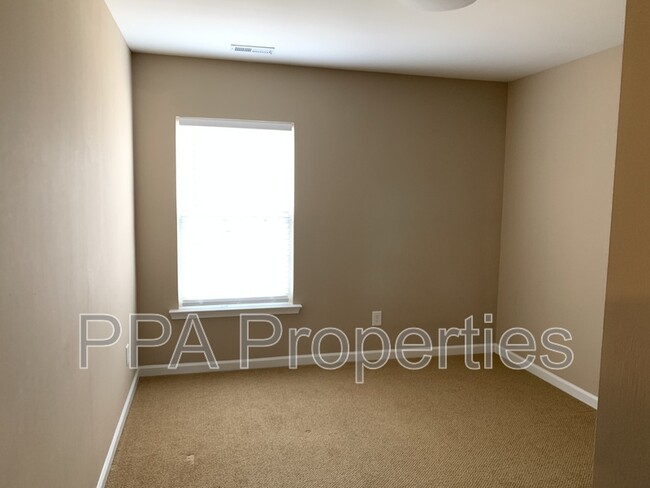Building Photo - 400 Regulators Way